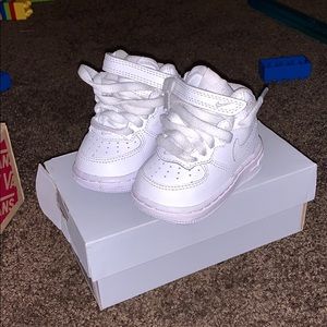 Size 2c infant shoes brand new !